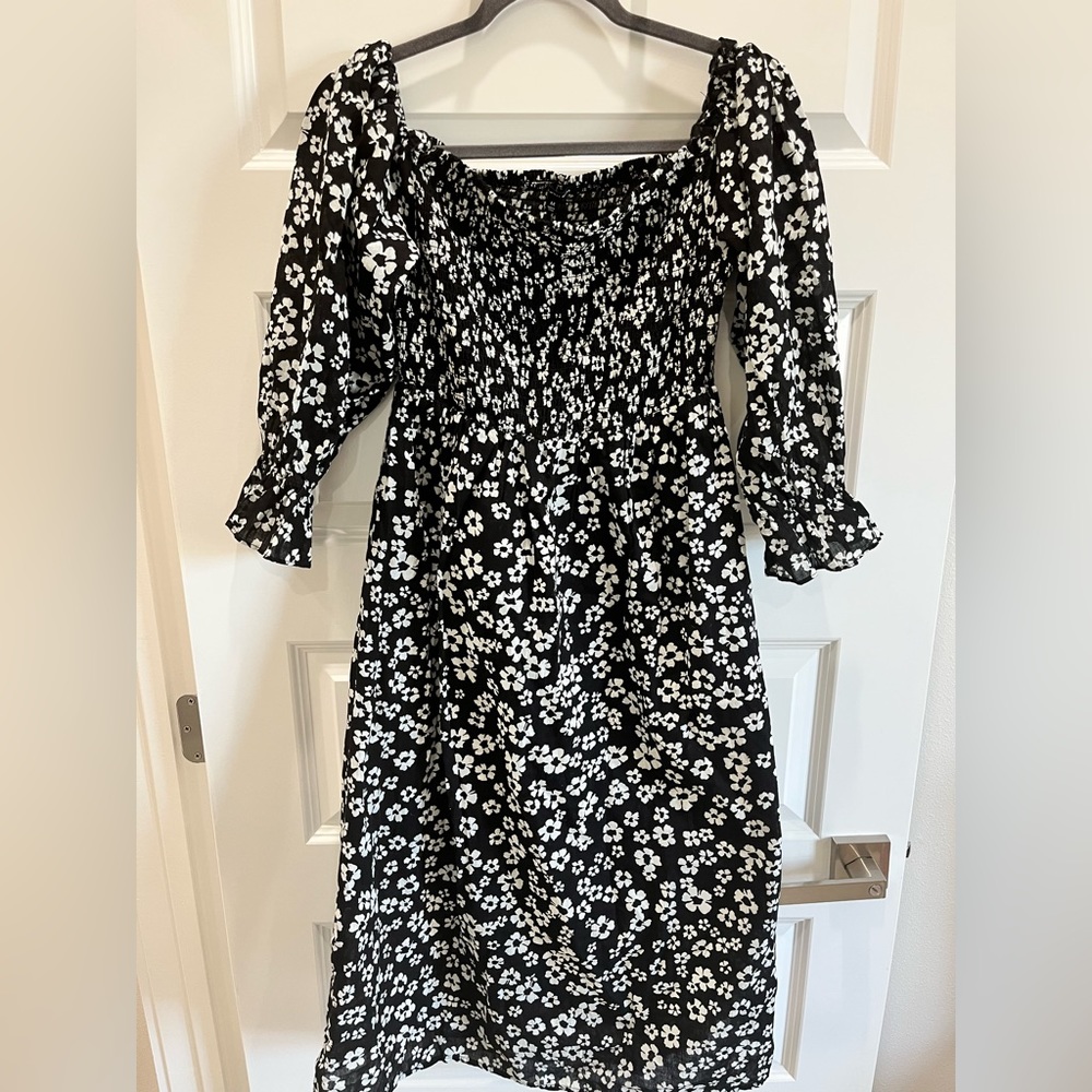 Who What Wear Size M Black Floral Midi Dress